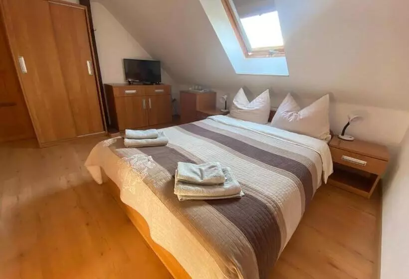 Aamiaismajoitus (B&B) Dom Gościnny Relax