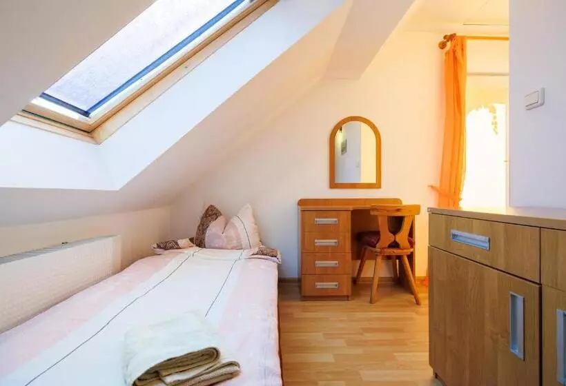 Aamiaismajoitus (B&B) Dom Gościnny Relax