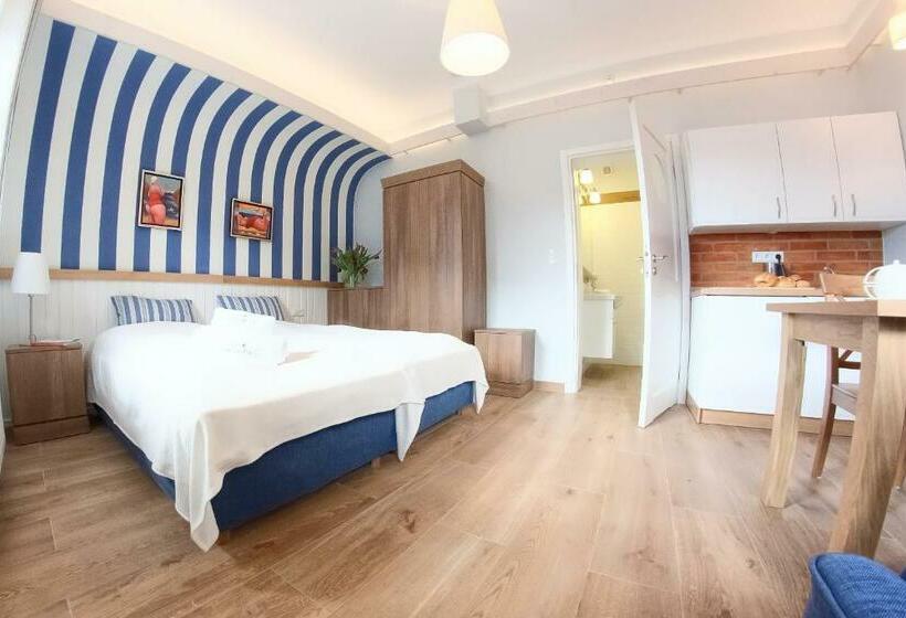 تختخواب و صبحانه Mistral Ustka