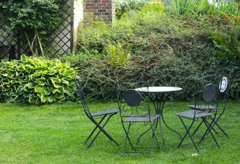 Aamiaismajoitus (B&B) Willa W Ogrodzie