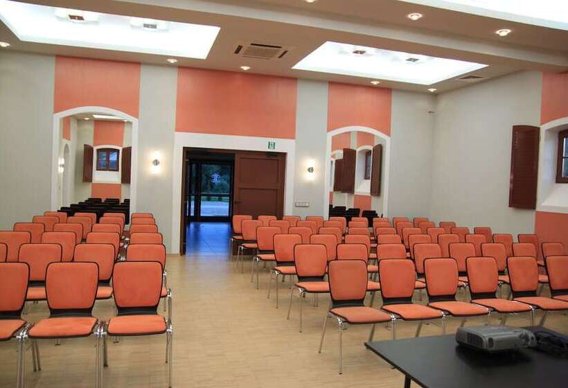 酒店 Dwór Kombornia   Folwark