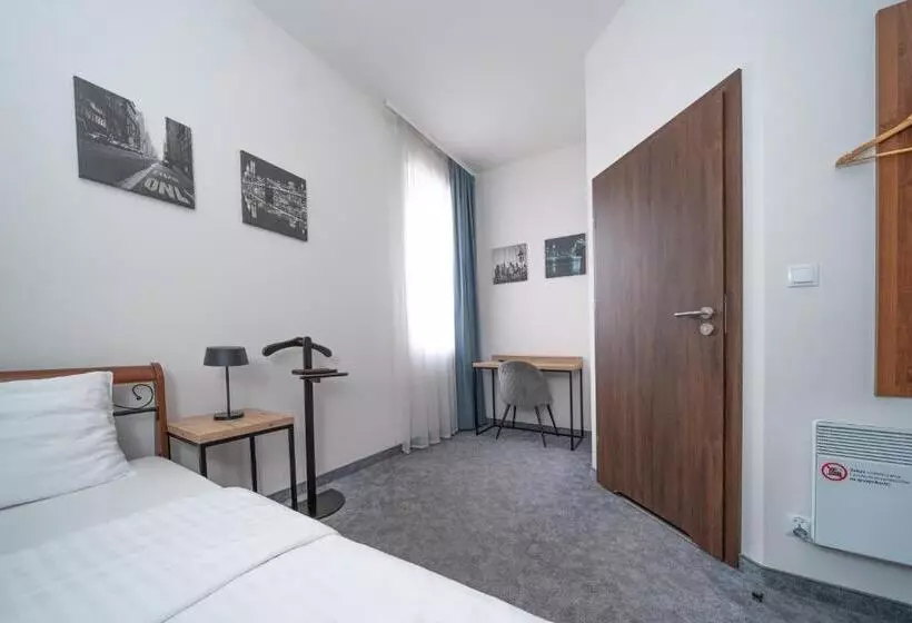 ホテル Kelman Inn Global Nowa Sól