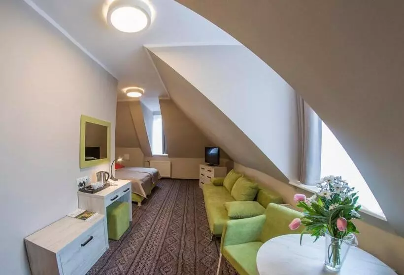 هتل Nat Krynica Zdrój