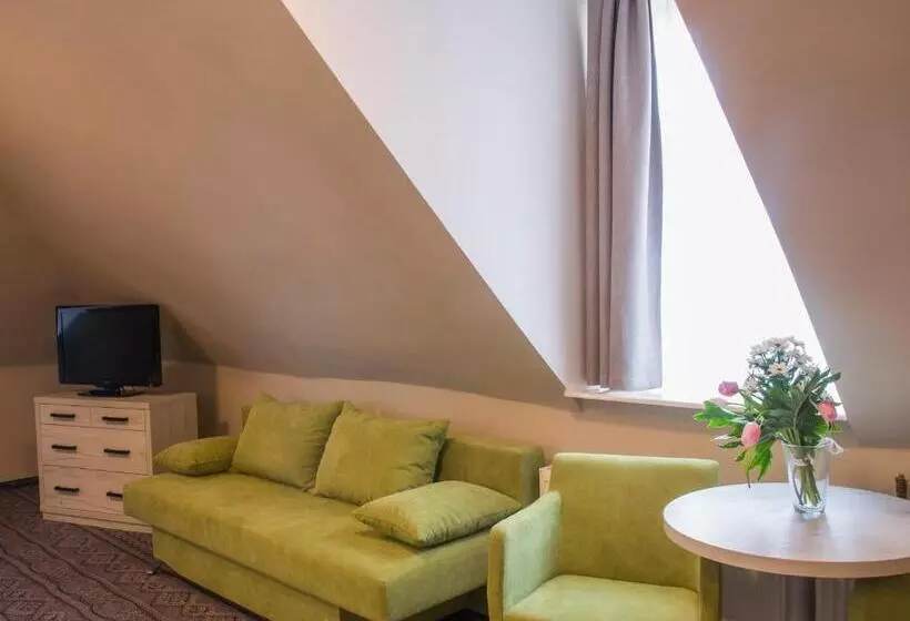 هتل Nat Krynica Zdrój