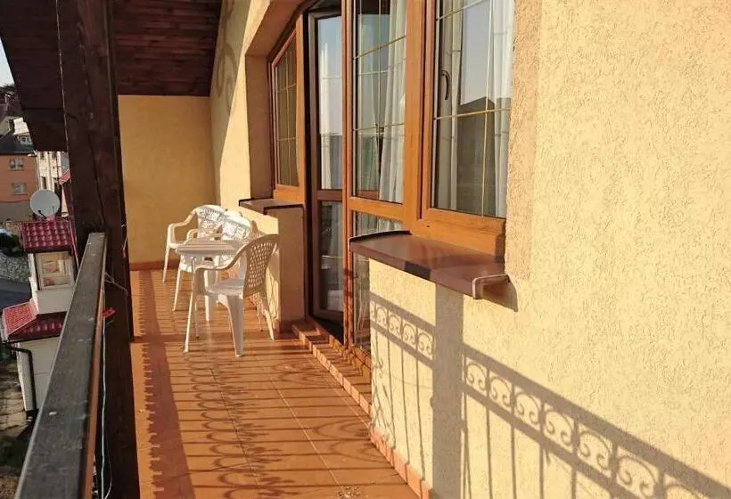 تختخواب و صبحانه Willa Drako