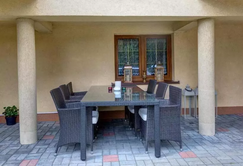 تختخواب و صبحانه Willa Drako