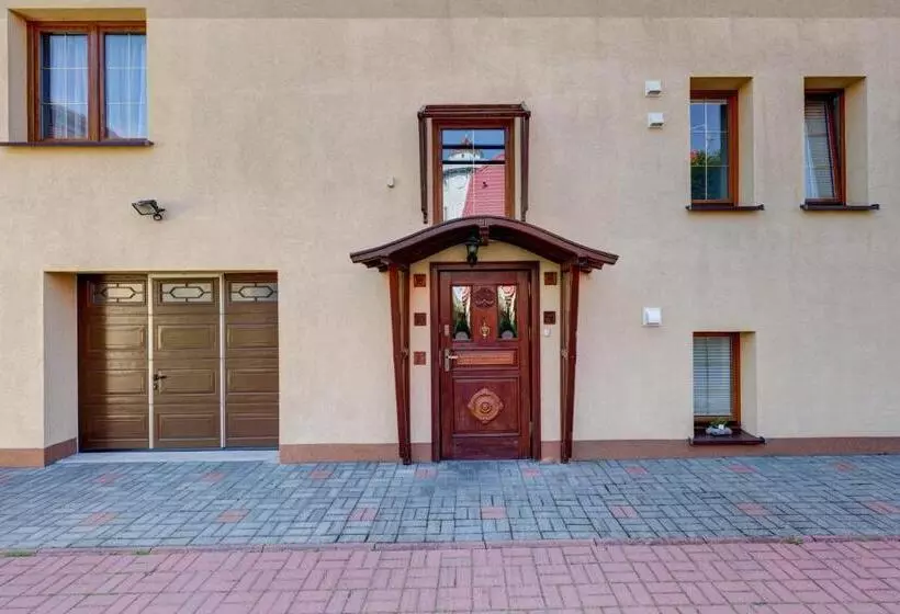 تختخواب و صبحانه Willa Drako