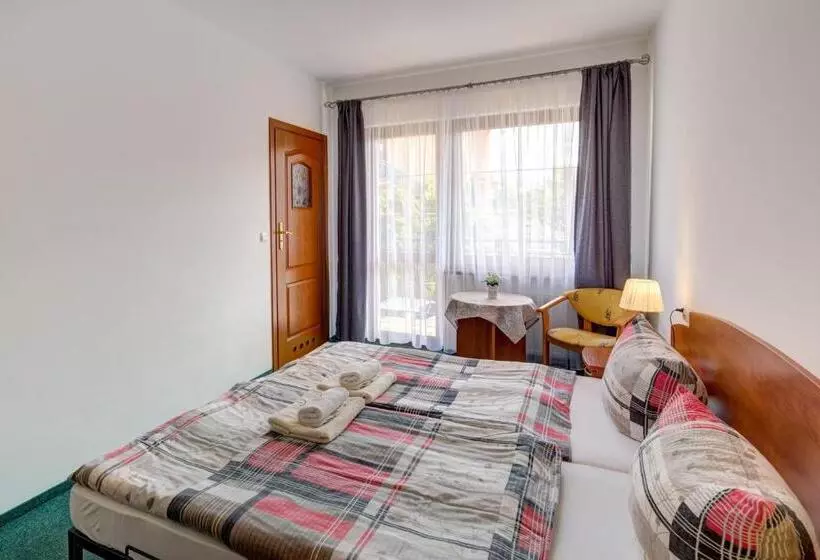 تختخواب و صبحانه Willa Drako