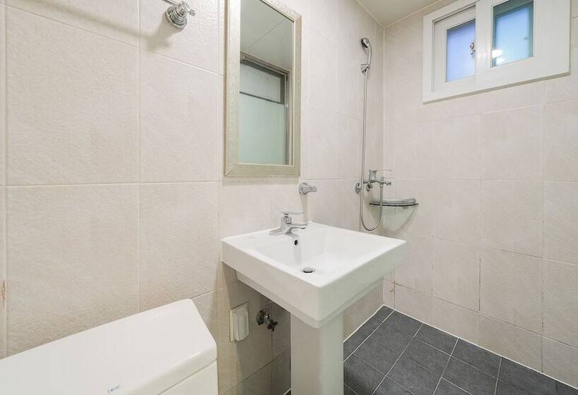 בית מלון כפרי Less Seoul