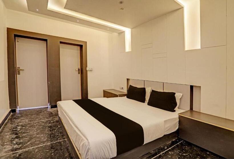 Fabhotel Grand Villa