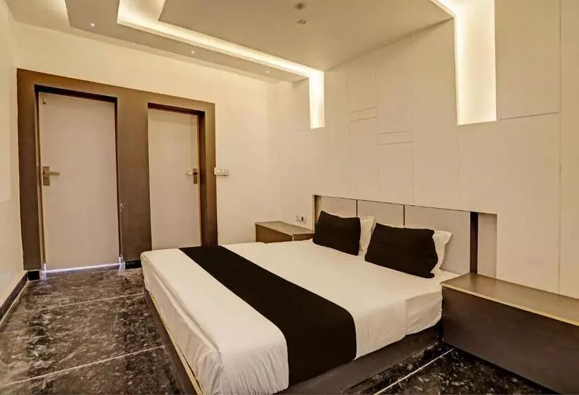 Fabhotel Grand Villa