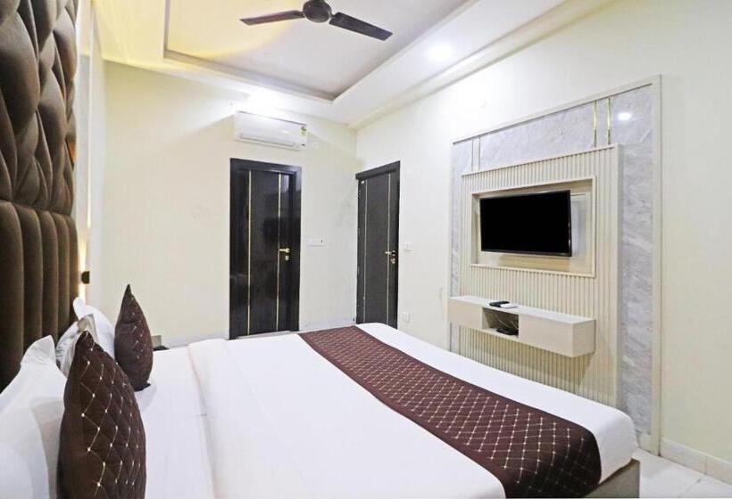 Fabhotel Grand Villa