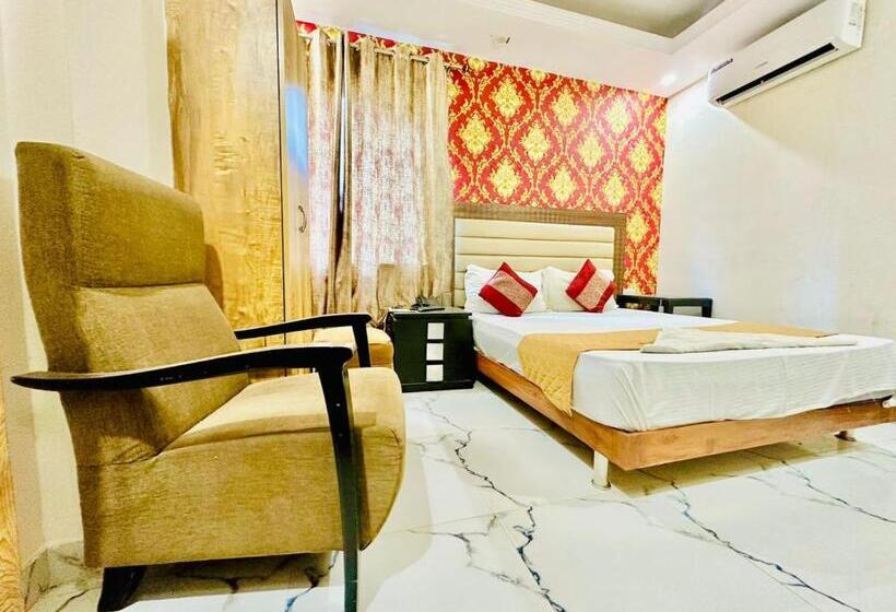 Fabhotel Grand Villa