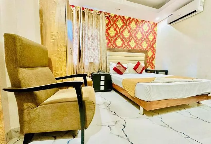 Fabhotel Grand Villa