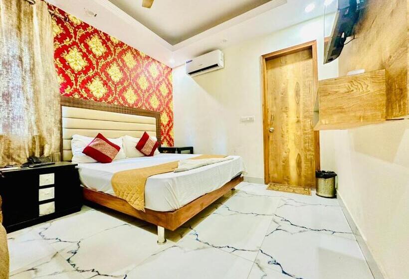 Fabhotel Grand Villa