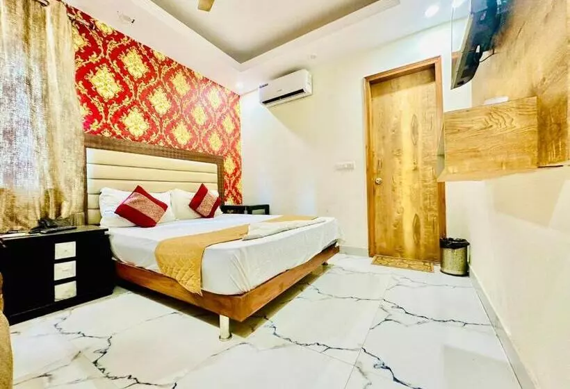 Fabhotel Grand Villa