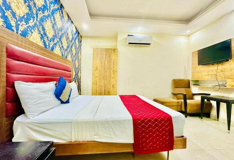 Fabhotel Grand Villa