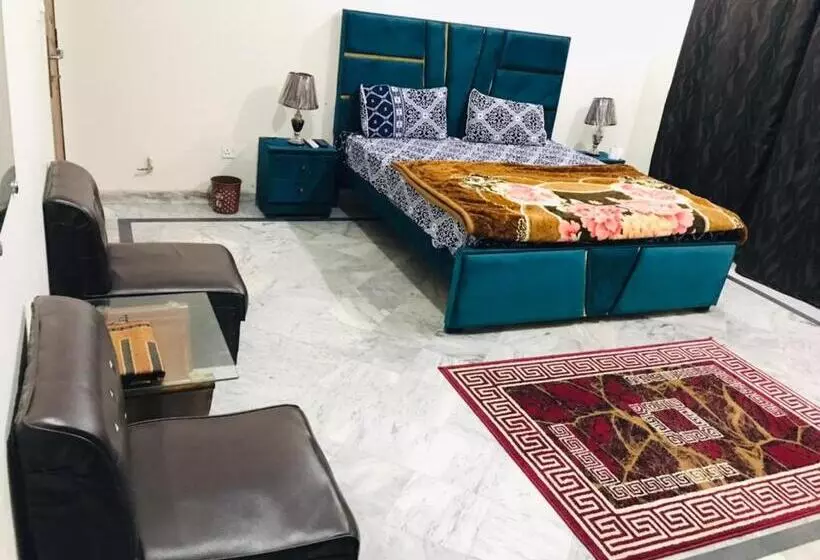 پانسیون Kashee S Lodges 2