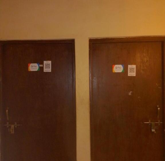 ペンション Shri Cottage