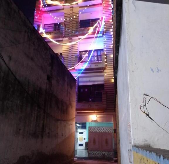 ペンション Shri Cottage