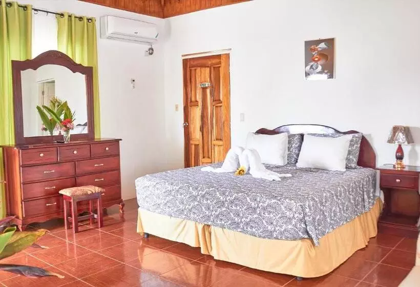 پانسیون Titchfield Guest House
