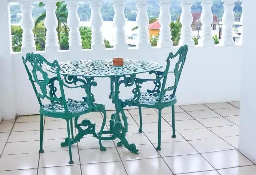 پانسیون Titchfield Guest House