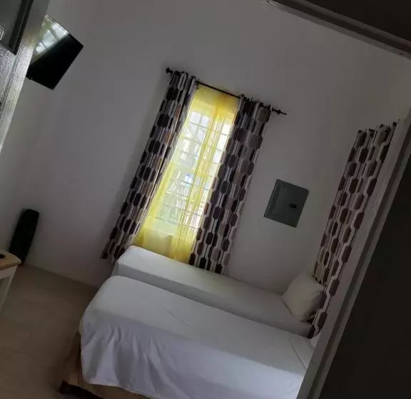پانسیون Titchfield Guest House