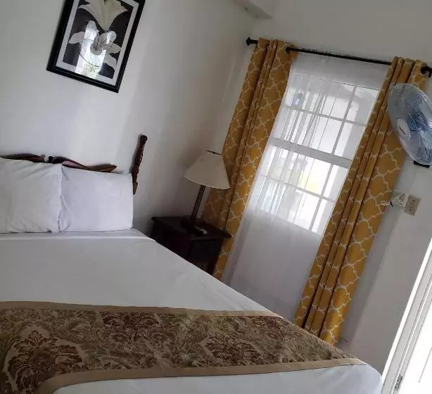 پانسیون Titchfield Guest House