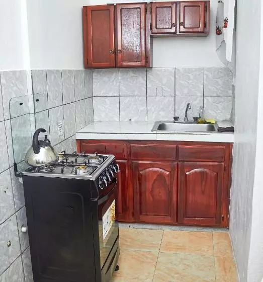 پانسیون Titchfield Guest House