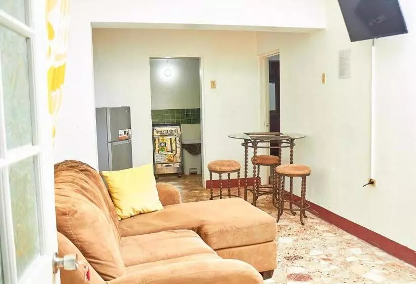پانسیون Titchfield Guest House