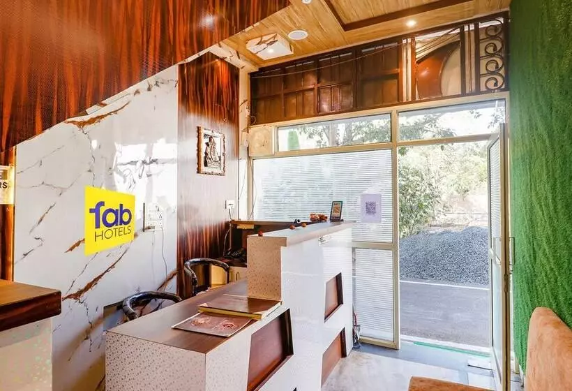 Hotelli Fabexpress Royal Villas