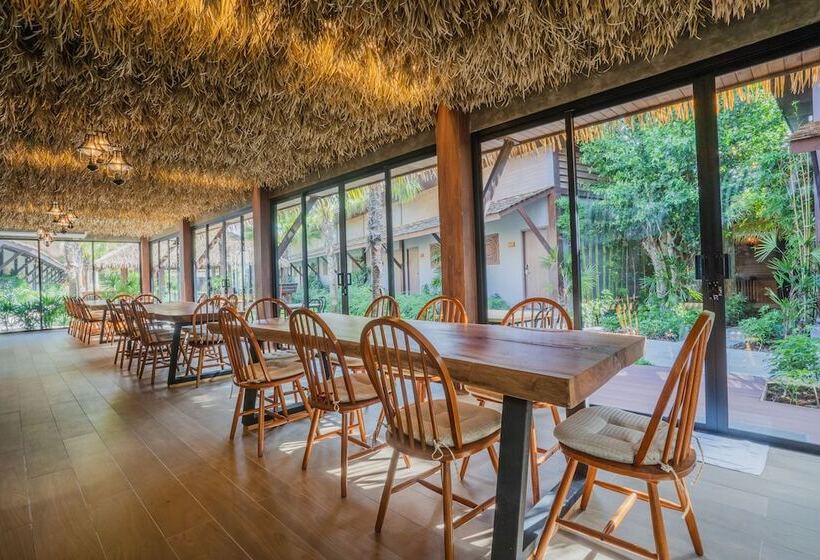 호텔 Malabar Pool Villa Phuket