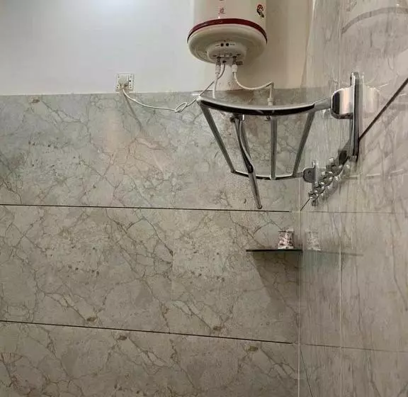 Hotelli Oyo 80726c Thakur Residency