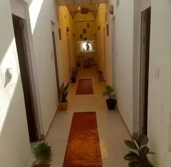 Hotelli Oyo 80726c Thakur Residency