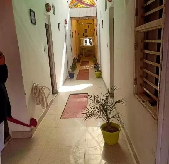 Hotelli Oyo 80726c Thakur Residency