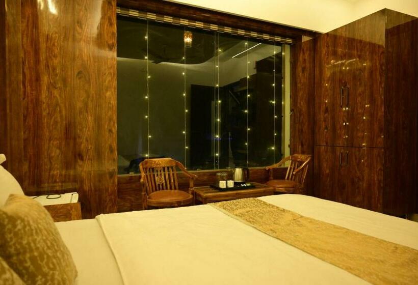 בית מלון כפרי Royale Suites