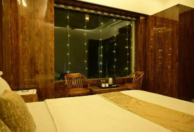 ホテル Royale Suites