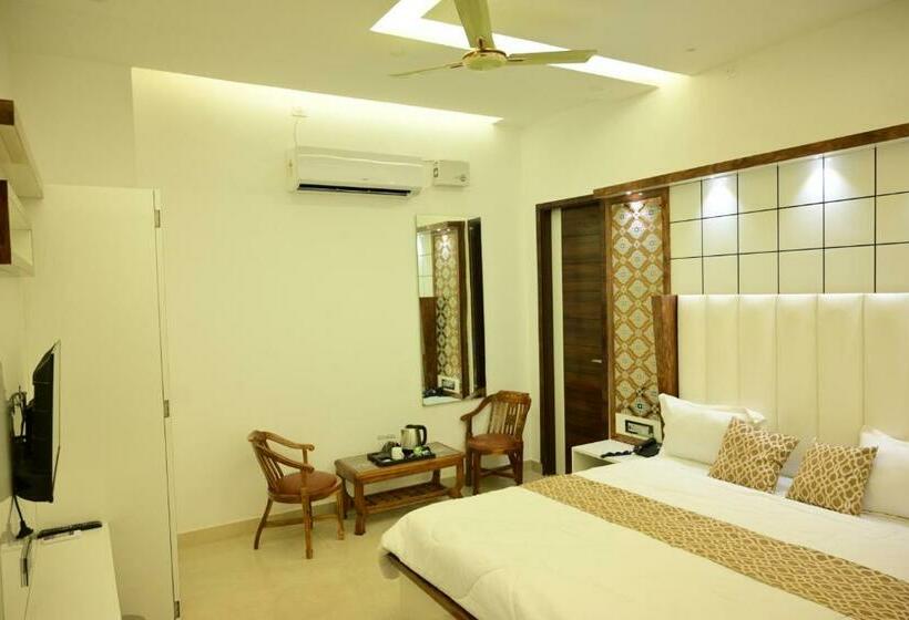 בית מלון כפרי Royale Suites