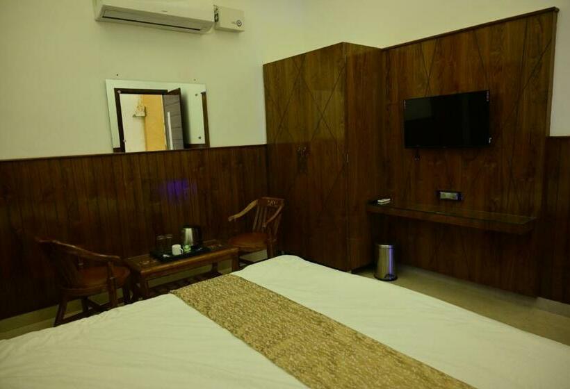 בית מלון כפרי Royale Suites