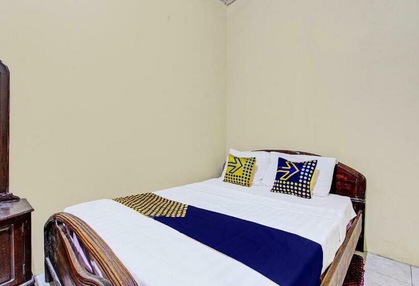 فندق Spot On 92188 Ndalem Eyang Guesthouse Syariah