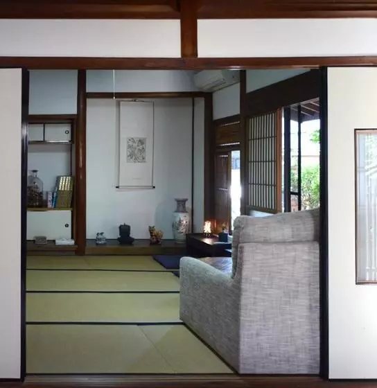 Majatalo Zokuijinkan Guesthouse 続異人館