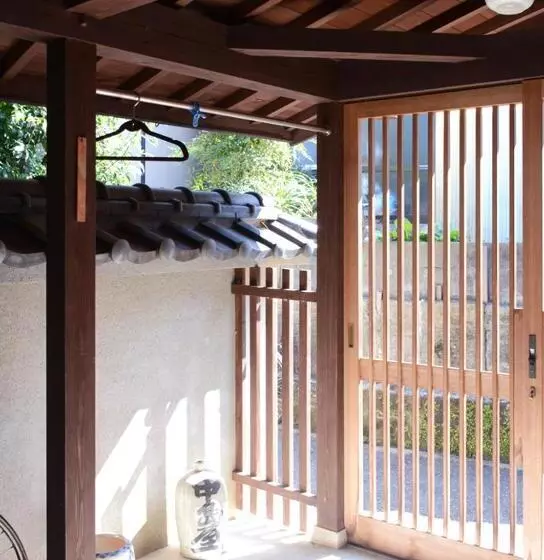 Majatalo Zokuijinkan Guesthouse 続異人館