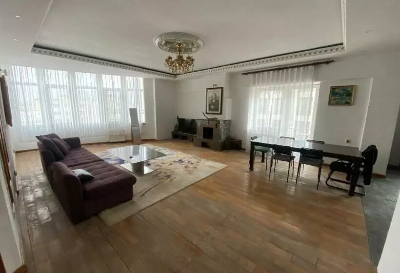 پانسیون Five Seasons Guest House