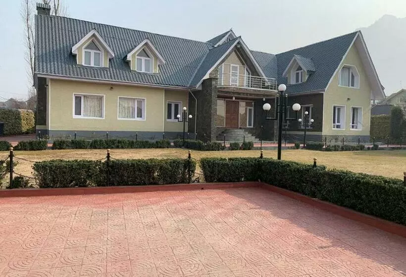 پانسیون Juniper Resorts