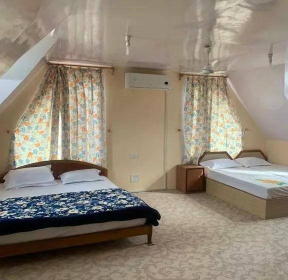 پانسیون Juniper Resorts