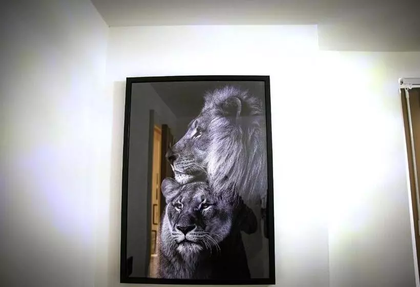 Majatalo Rostron House