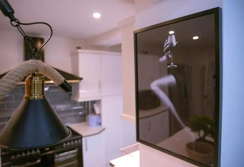 Majatalo Rostron House