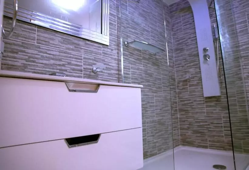 Majatalo Rostron House