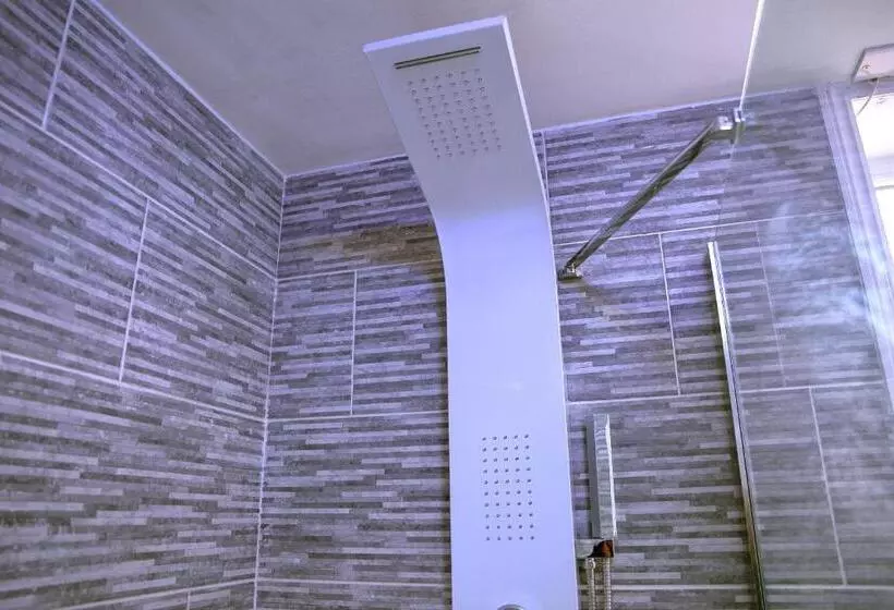 Majatalo Rostron House