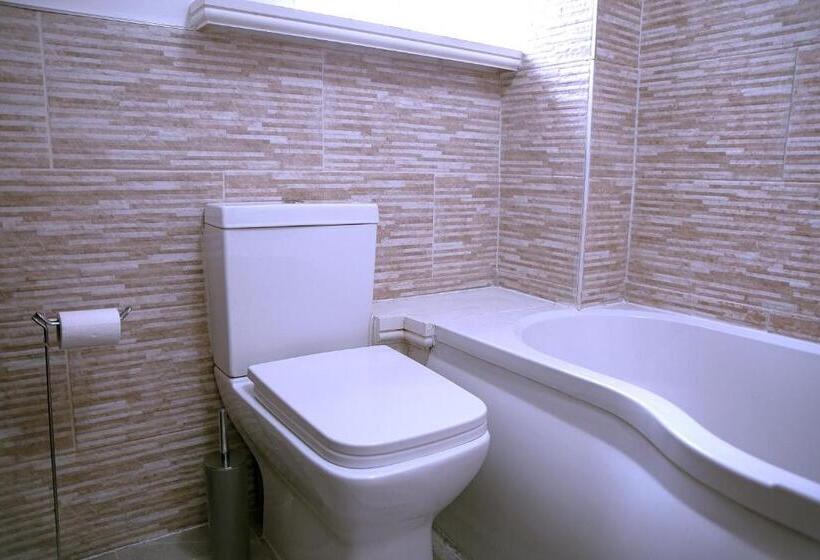 بنسيون Rostron House